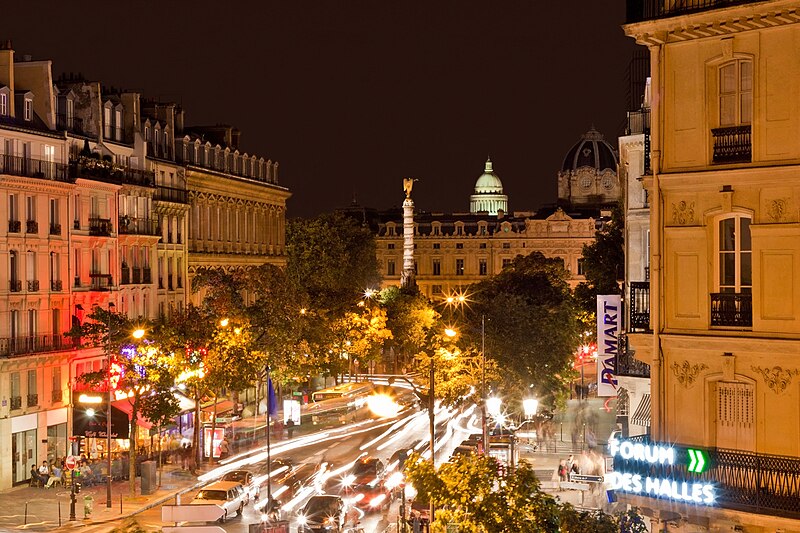 File:Place-du-Châtelet-et-Rue-Saint-Denis.jpg