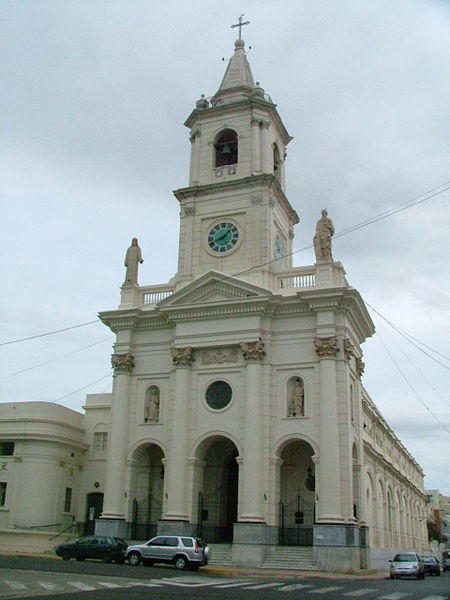 File:Plaza 25 de Mayo de Corrientes- Argentina la Iglesia de San Francisco.JPG