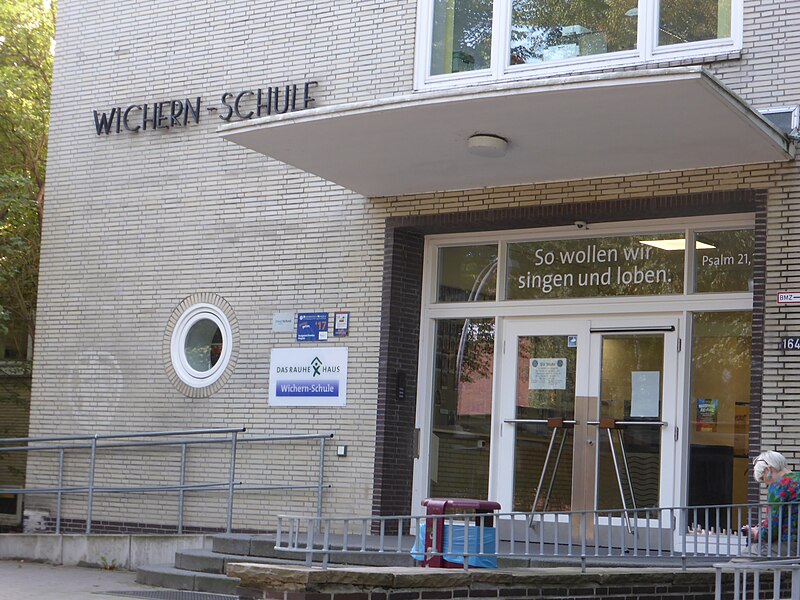 File:Portal der Wichern-Schule.jpg