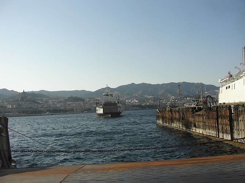 File:Porto di Messina - panoramio.jpg