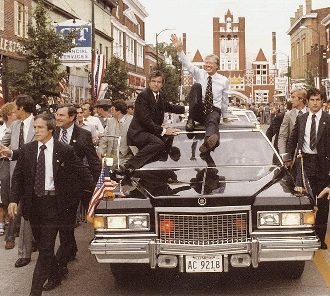 File:President Carter on top of limousine in Bardstown, KY.jpg