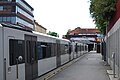 T-banen i Oslo har inngangsdører i nivå med perrongane, og vanlegvis ikkje større gap mellom vogn og perrong enn at elektrisk rullestol kan køyrast inn og ut
