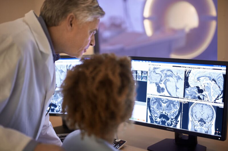 File:Radiologist interpreting MRI.jpg