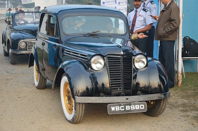 File:Renault - Juvaquatre - 1946 - 1003 cc - 4 cyl - WBC 8980 - Kolkata 2014-01-19 5693.JPG