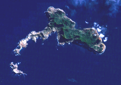 Pohled z družice Landsat, vlevo dole ostrůvek Santa Clara
