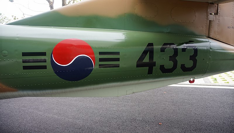 File:Roundel of ROKAF A-37B(96-433) at Jeju Aerospace Museum June 6, 2014.jpg