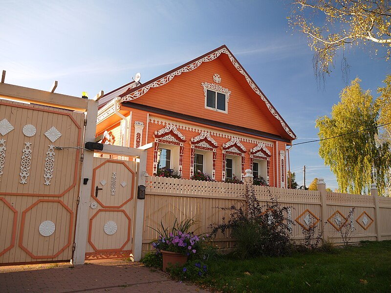 File:Russian izba house.JPG