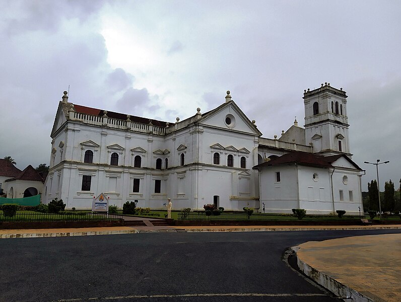 File:Sé Cathedral (Goa), southern view (1).jpg