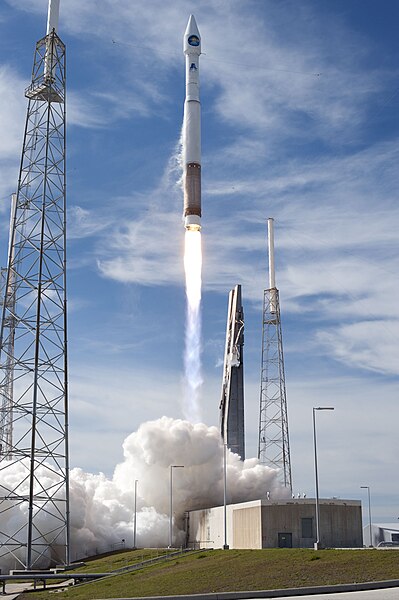 File:SDO's Atlas V (401) shortly after liftoff.jpg