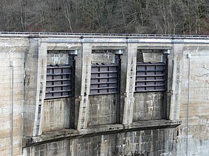 Les évacuateurs de crue.