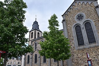 Vue latérale de l'église.