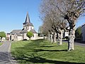 Saint-Maurice-près-Pionsat (Puy-de-Dôme) église, allée.JPG