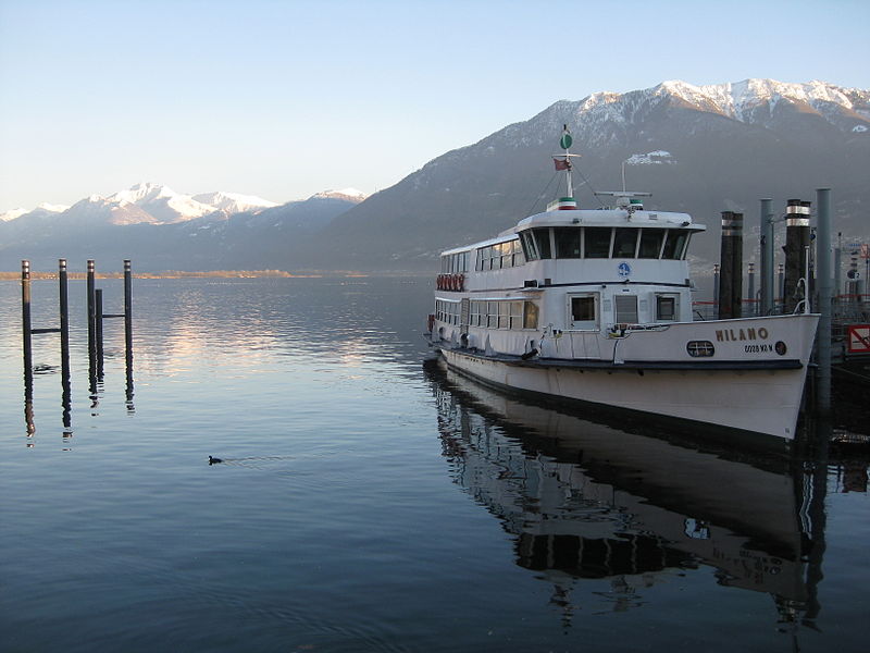 File:Schiffsanleger LagoMaggiore Locarno CH 20110101.JPG