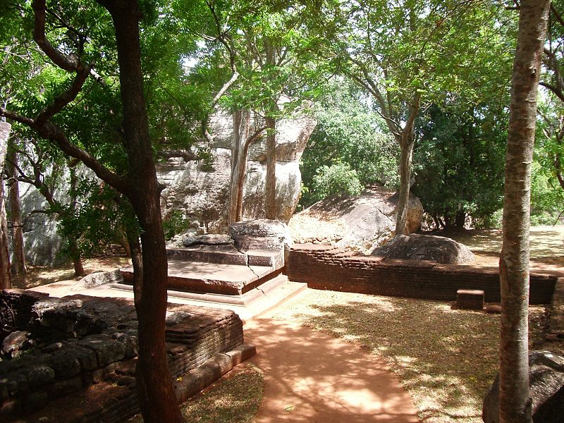 File:Sigiriya-palau inferior2.jpg