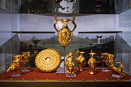 Артефакти от Панагюрското съкровище – амфора-ритон, фиала и ритони
