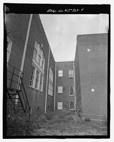 File:Southeast rear - Bryson City Elementary School Building, Arlington Street, Bryson City, Swain County, NC HABS NC-369-4.tif