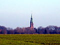 Die St.-Vitus-Kirche in der Visbeker Ortsmitte, gesehen vom Erlter Esch