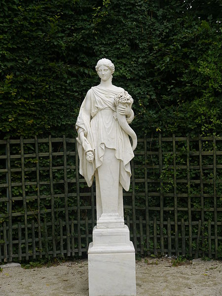 File:Statue - Bosquet du Dauphin - Versailles - P1180533.jpg