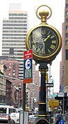 Reloj en East 85th Street y Third Avenue