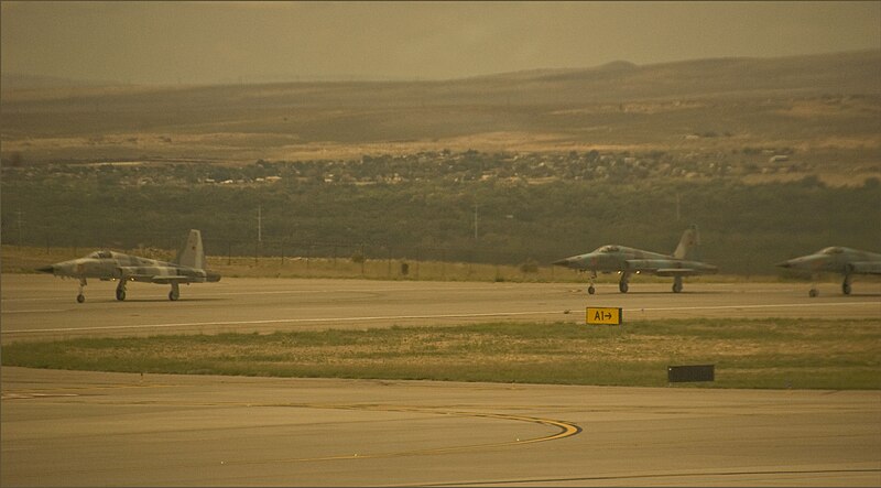 File:T-38s Preparing to Take Off from Kirtland AFB Albuquerque (NM) August 2013 (9510982339).jpg