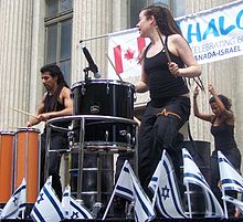 Tararam tampil di Calgary, Alberta, Kanada (2009)