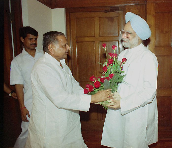 File:The Chief Minister of Uttar Pradesh Shri Mulayam Singh Yadav calls on the Prime Minister Dr. Manmohan Singh in New Delhi on June 28, 2004.jpg