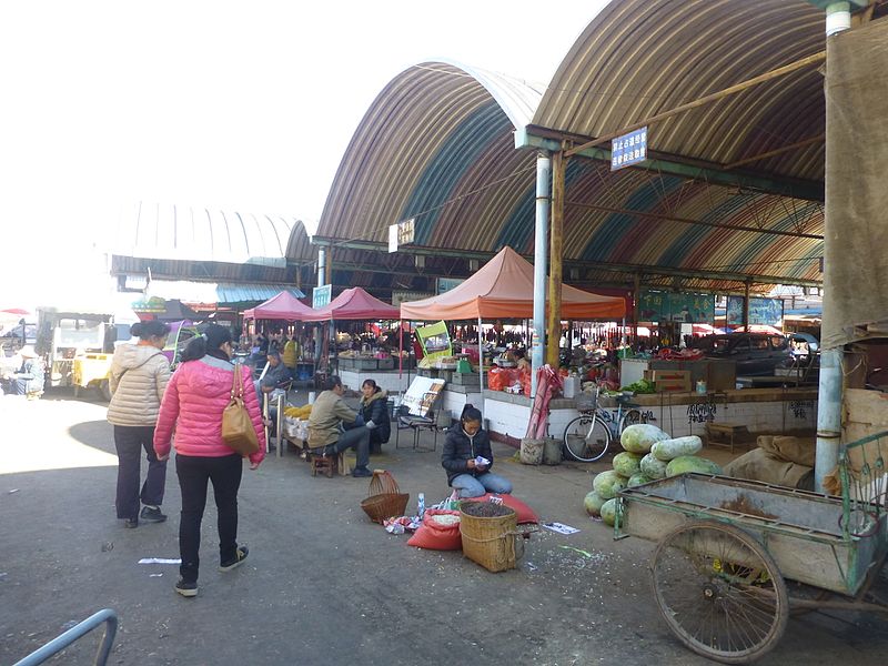 File:Tonghai County Market - P1360150.JPG