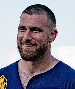 Travis Kelce 2021.jpg