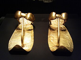 Sandálias douradas