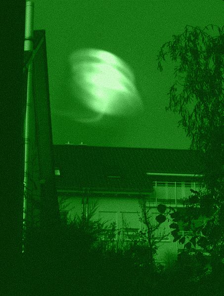 File:UFO Nachtaufnahme.jpg