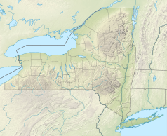 Mapa konturowa stanu Nowy Jork, po lewej znajduje się punkt z opisem „Jaskinia Wiatrów”