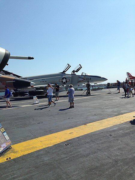 File:USS Midway 117 2013-08-23.jpg