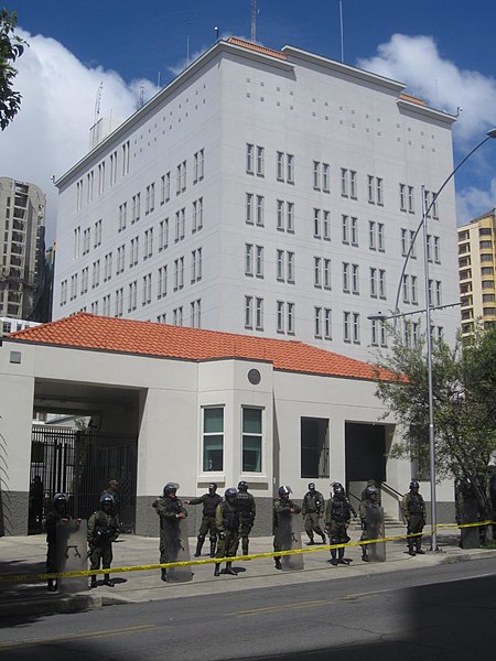 File:US Embassy in La Paz.jpg