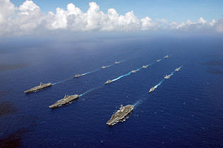 Les porte-avions USS Kitty Hawk (CV-63), Ronald Reagan (CVN-76) et Abraham Lincoln (CVN-72).