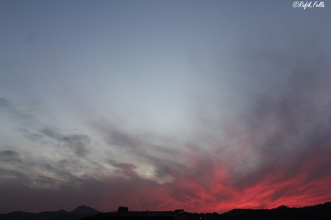 Fileun Coucher Du Soleil Rouge A Proximité De La N24 A