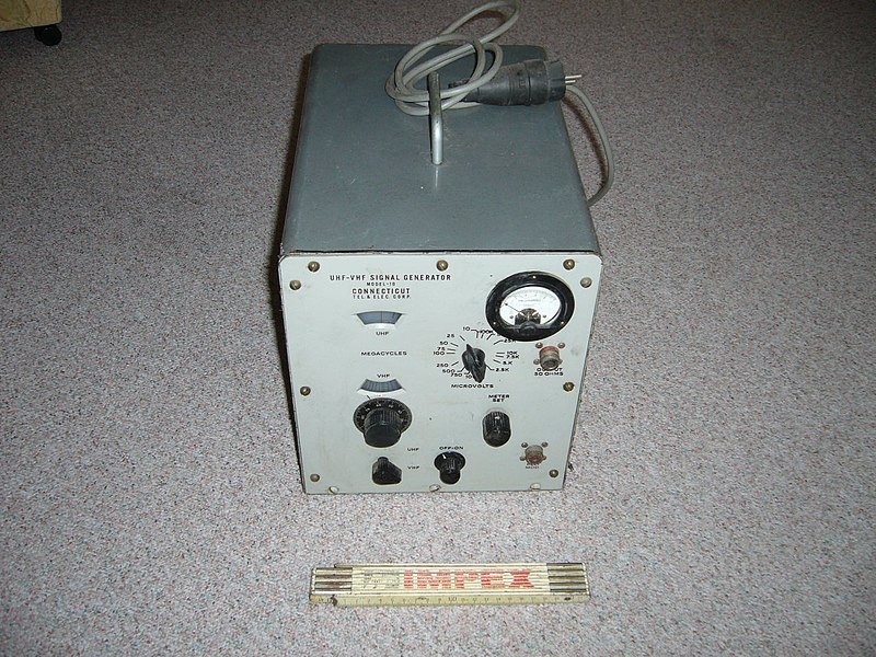 File:VHF-UHF-Generator TelElecCorp II 07Mai2011 (5698825383).jpg
