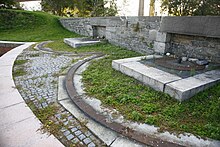 Typical barbette gun position on the fort's roof WSTM Free Culture NYU 0234.jpg