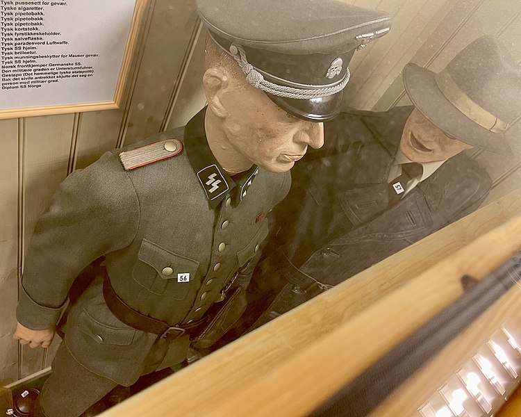 File:WW2 German Waffen-SS Untersturmführer uniform (Norwegian volunteer Germanske SS frontkjemper) Gestapo civil clothing Mannequins Hjemmefrontmuseet Rakkestad war museum 2021-06-20 IMG 5864.jpg