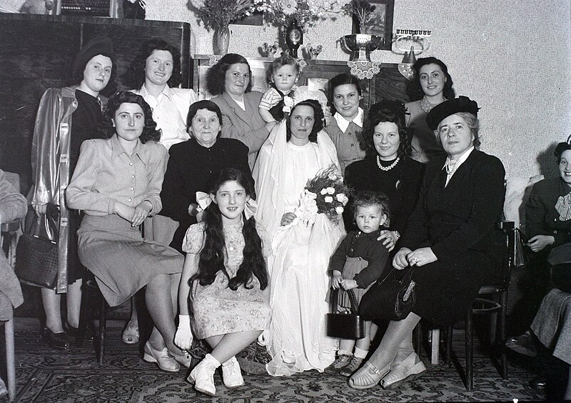 File:Wedding photography 1947, Hungary Fortepan 104801.jpg