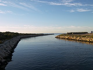 Winnapaug Pond