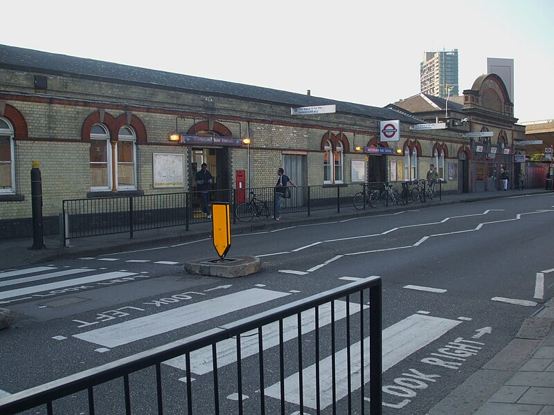 File:Westbourne Park stn building.JPG