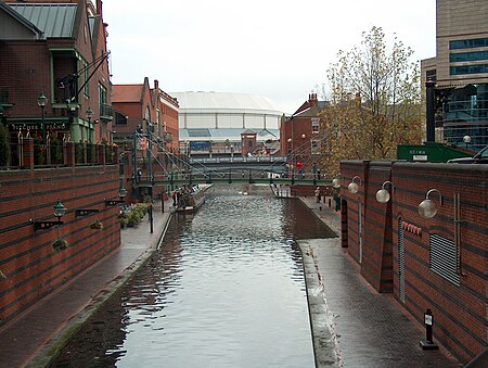 ไฟล์:Worchester_&_Birmingham_Canal_from_Broad_Street_towards_NIA_130_C.jpg