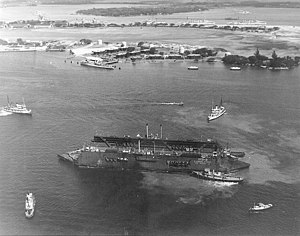 YFD-2 chegando a Pearl Harbor em outubro de 1940.jpg