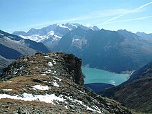 Blick von Norden über den Schlegeisspeicher zum Zillertaler Hauptkamm um den Hochfeiler