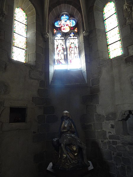 File:Église Saint-Genès, Thiers, Puy-de-Dôme, Auvergne, France - 20100814.jpg