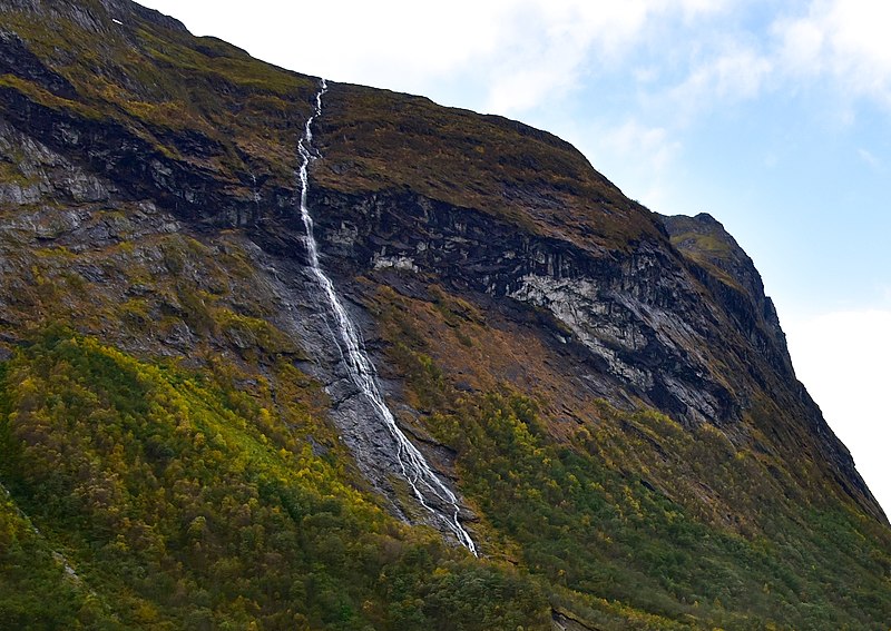 File:Øye waterfall (cropped).jpg