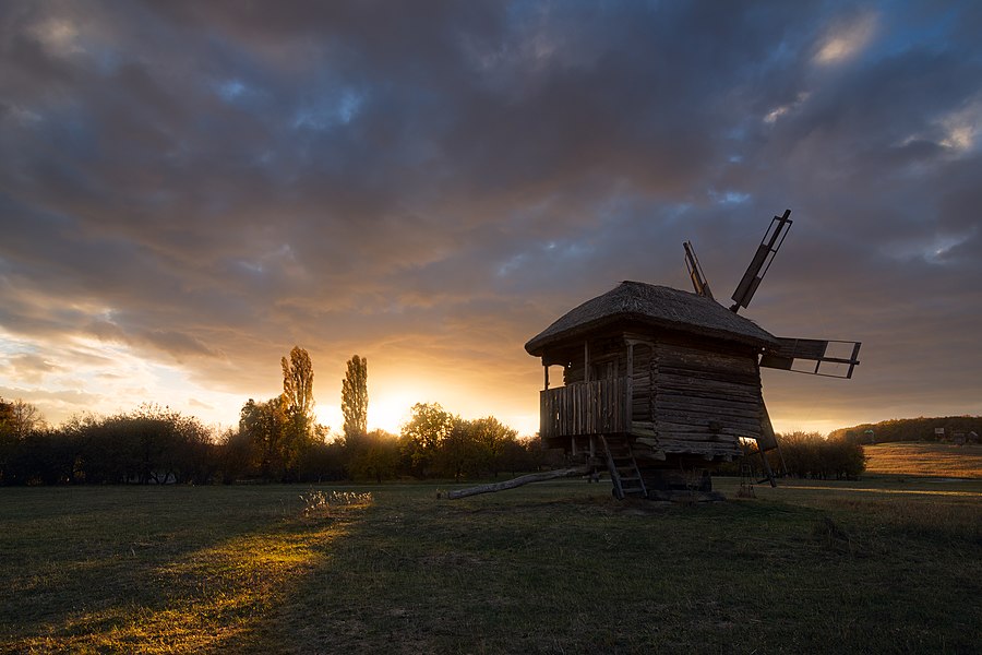 Windmill from Lisove, Nizhyn Raion, Chernihiv Oblast, in the Museum of Folk Architecture and Folkways of Ukraine, Kyiv Photographer: Sergey Ryzhkov