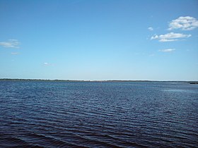 Vista del lago desde el pueblo de Dorofeevo (distrito de Shatursky) en el verano de 2010