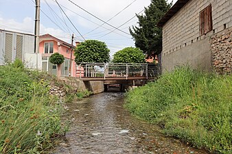Поток во селото
