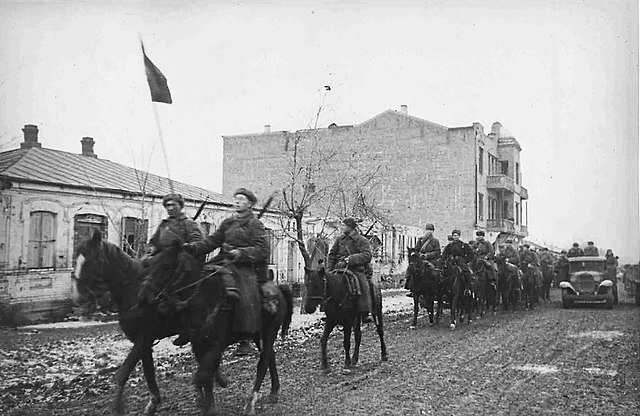 Red Army units enter the reconquered city of Mozdok (January 1943).